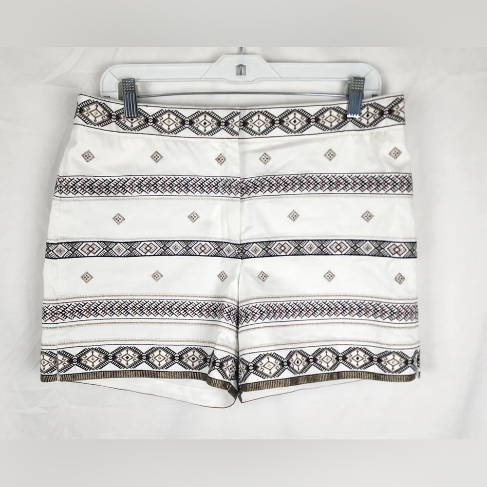White House Black Market 5” Short